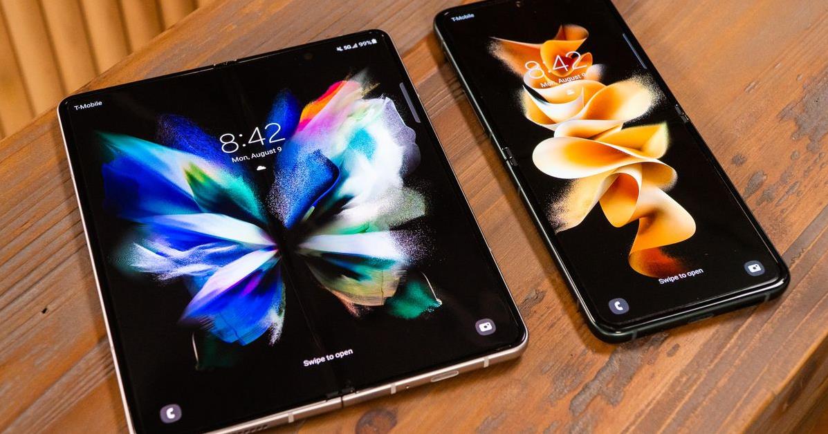Galaxy Z Fold3 5G vs Galaxy Z Flip3 5G Display